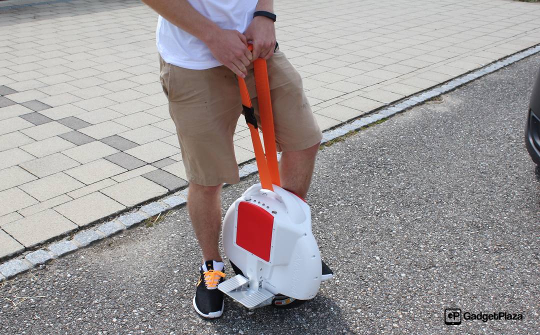 The small volume of Airwheel electric self-balancing scooter enables people to put it in into their bag or luggage.