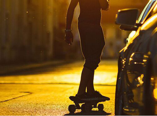 The ticklish question will be solved by Airwheel M3 electric skateboard.