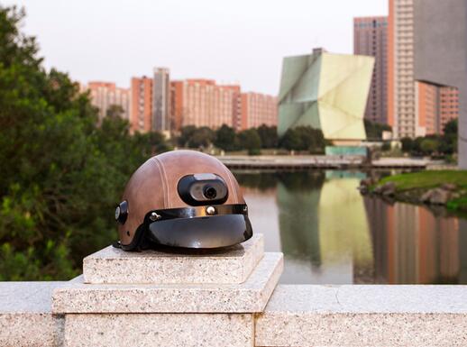 En cambio, Airwheel lanzó un otro, el casco de carreras C8, que fue especialmente diseñado para los conductores de carreras.