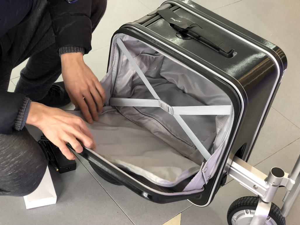 Airwheel SE3  Tech Luggage